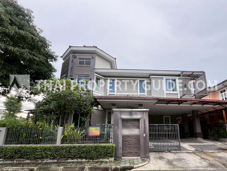 House with Shared Pool in Sukhumvit